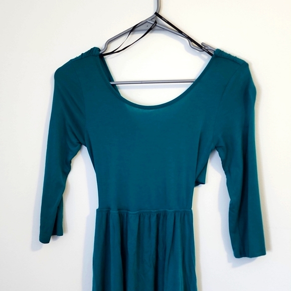 Forever 21, small, teal color. Beautiful, elegant, classy, flowy dress. - Picture 5 of 6